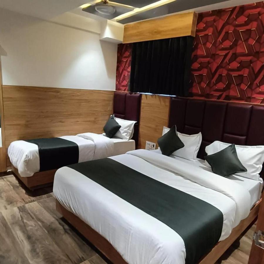 Hotel Paramount Villa Gandhinagar Buitenkant foto