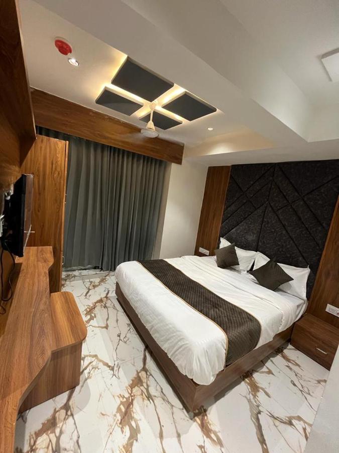 Hotel Paramount Villa Gandhinagar Buitenkant foto