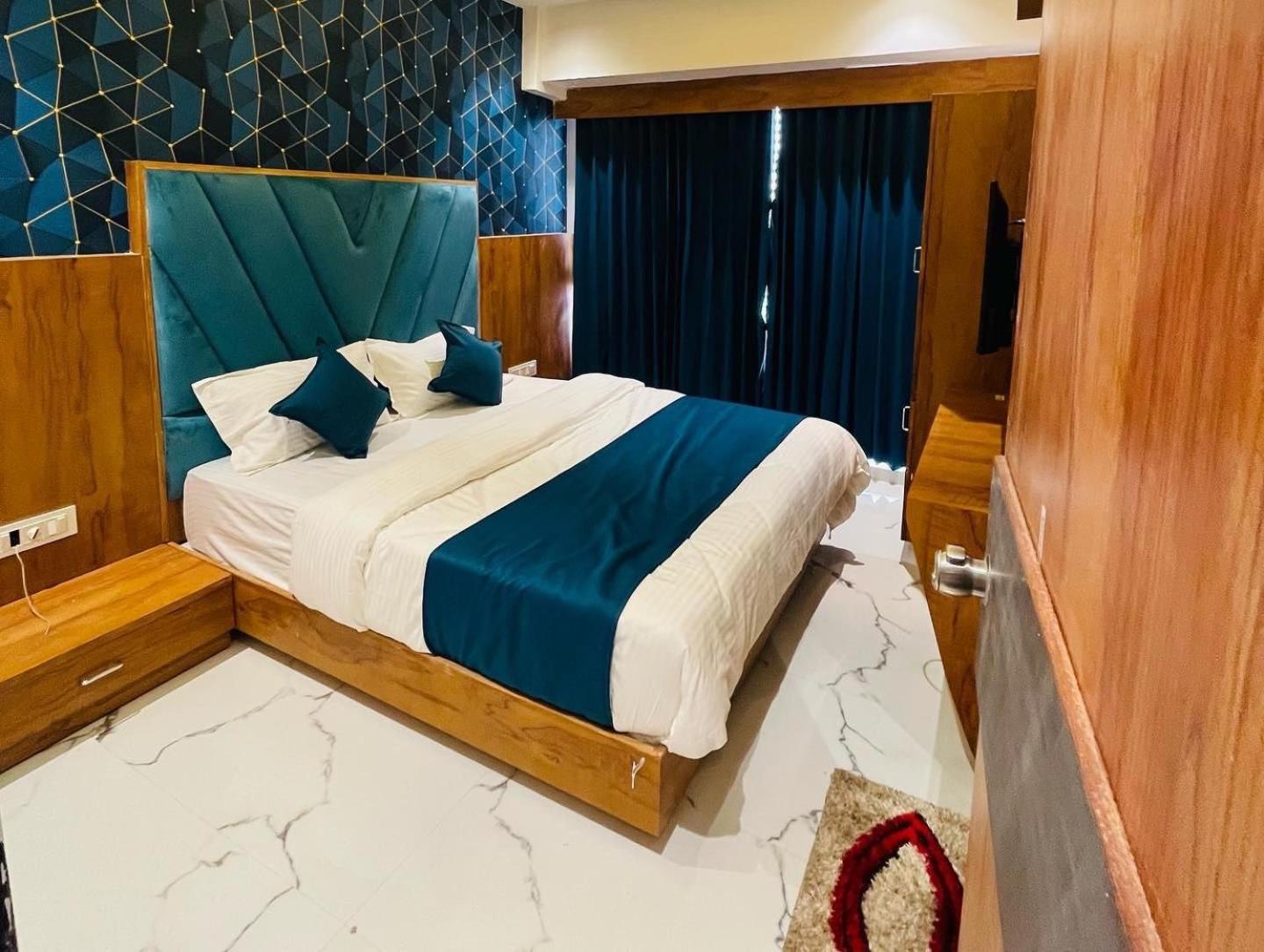 Hotel Paramount Villa Gandhinagar Buitenkant foto