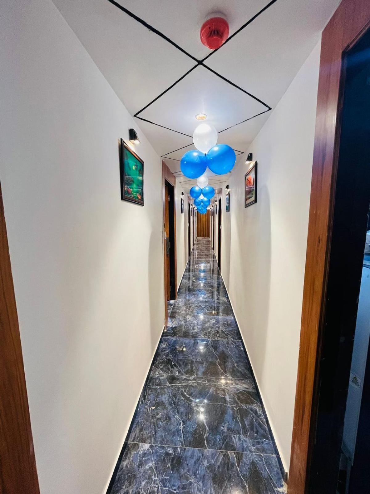 Hotel Paramount Villa Gandhinagar Buitenkant foto