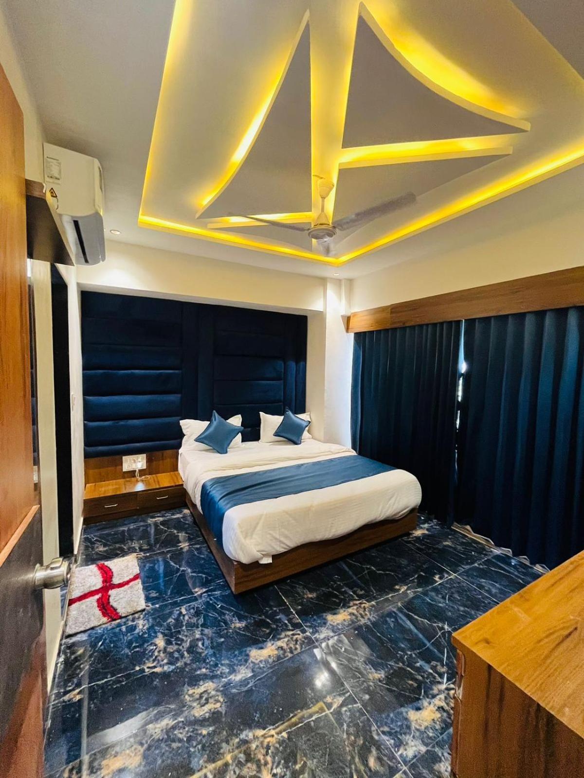 Hotel Paramount Villa Gandhinagar Buitenkant foto
