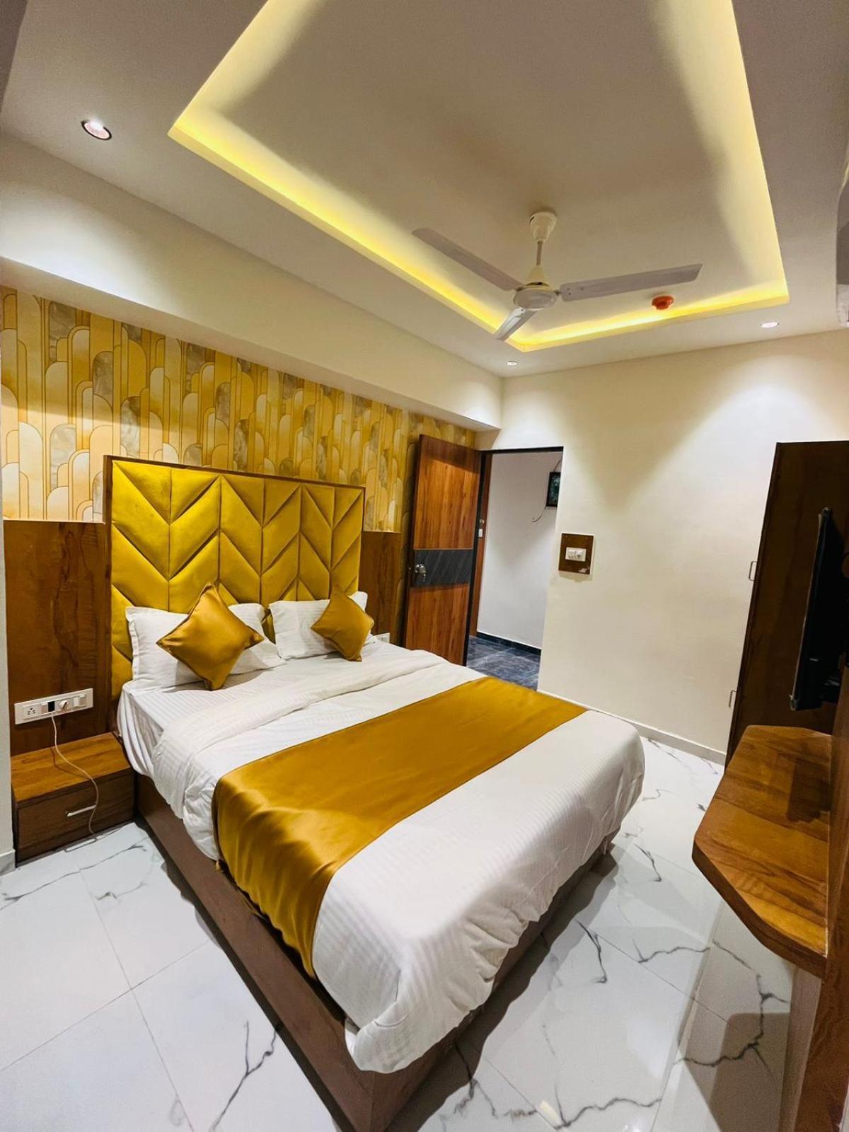 Hotel Paramount Villa Gandhinagar Buitenkant foto